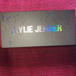 Kylie Cosmetics- Eye Of The Storm